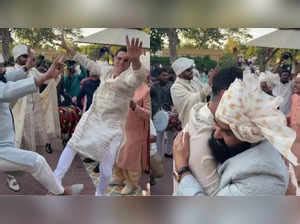 Akshay Kumar bhangra: Akshay Kumar does bhangra with Mohanlal, amused ...