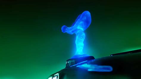 Le Spirit Of Ecstasy illuminé de Rolls-Royce interdit en Europe