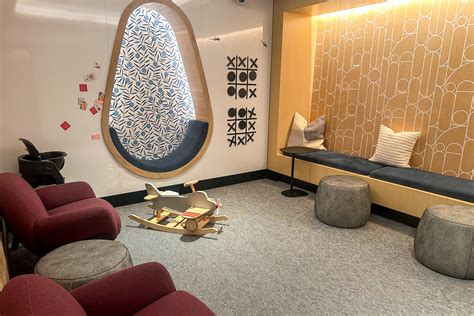 First look: Etihad quietly reopens revamped Dulles lounge ...