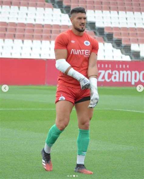 Conoce al arquero español que dejó el fútbol para crear una cuenta en la red social OnlyFans ...