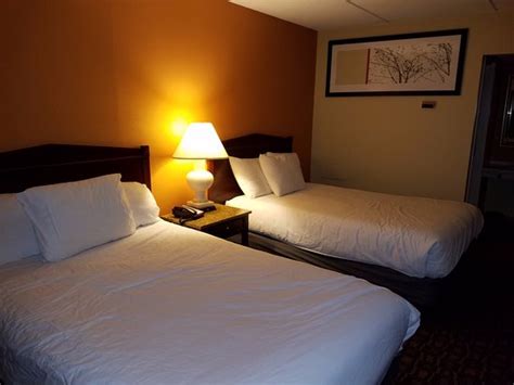 COLONNADE INN (Lyndonville) - Motel Reviews, Photos, Rate Comparison ...
