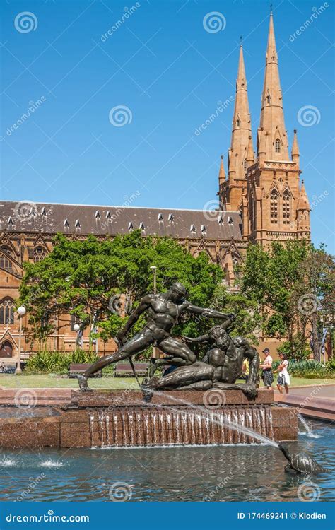 Theseus Y Minotaur En La Fuente Archibald Con La Catedral Sydney ...