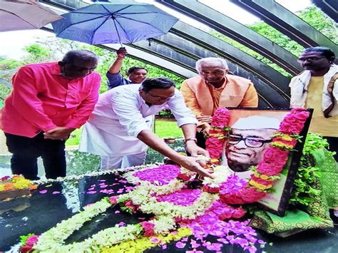 No fanfare, only family to remember late president