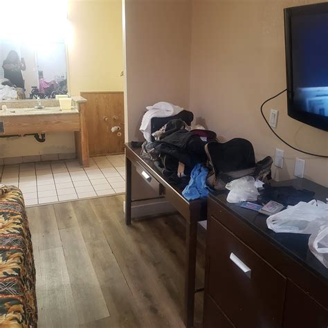ECONOMY INN ONTARIO - Motel Reviews, Photos, Rate Comparison - Tripadvisor