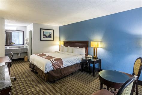 REST AND RELAX INN (Pensacola) - Hotel Reviews, Photos, Rate Comparison ...