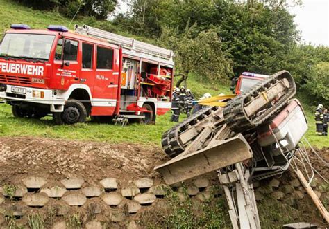 Baggerfahrer stirbt bei Absturz - UnserTirol24