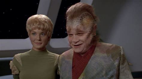 Watch Star Trek: Voyager Season 1 Episode 2: Caretaker, Part 2 ...