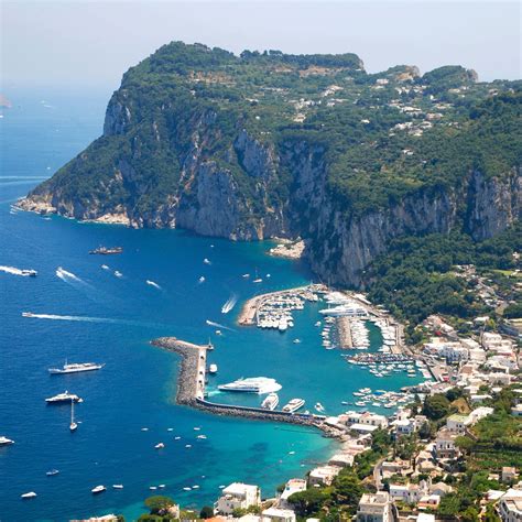 Women Of Capri Italy