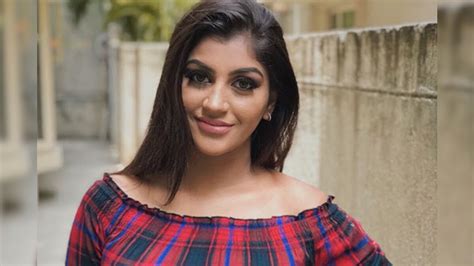 பிகினி உடையில் நடிகை யாசிகா... வைரலாகும் போட்டோஸ்! | பொழுதுபோக்கு ...
