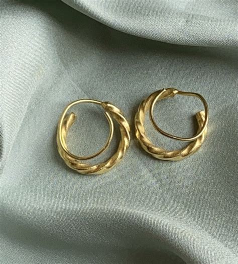 Twisted double hoops – Myrhabyrhea