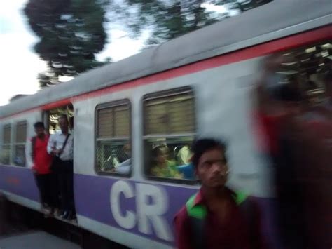 Harbour line traffic disrupted : Harbor Railway service disrupted ...