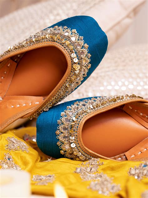 Lila Jutti | Blue Embroidered Jutti – Needledust