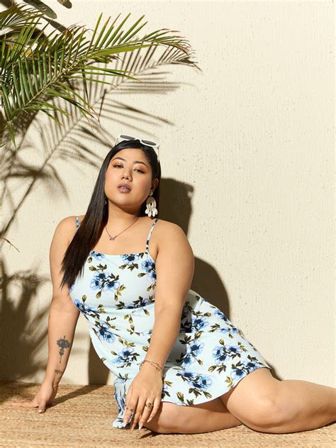 Women Green & Blue Floral Printed Square Neck Sleeveless Crepe Fit ...