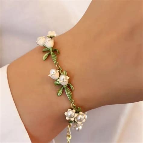 Flower Power: Get Summer-Ready With Floral Jewellery – GIVA