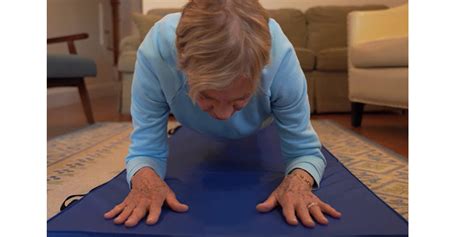 82-year-old grandmother breaks plank world record – here's how she ...