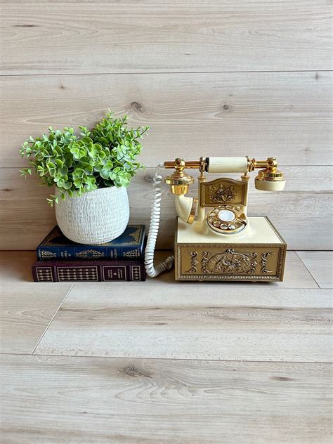 Antique Phone 的图像结果