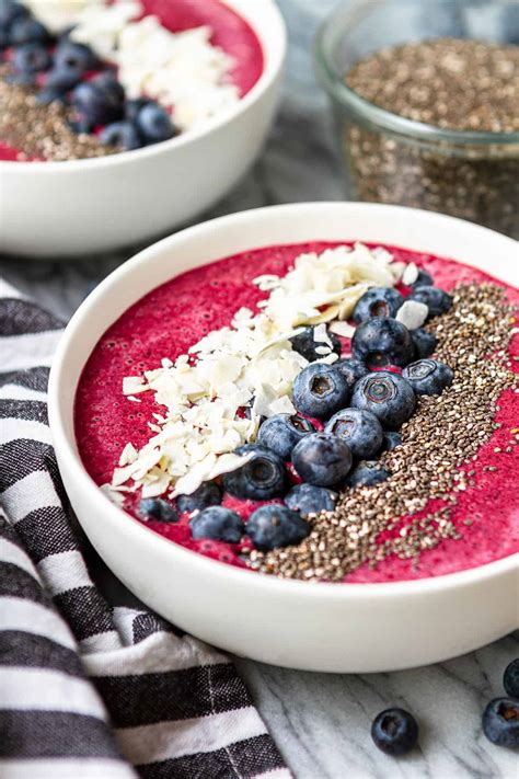 Customizable Thick Smoothie Bowl Recipe (5 Ingredients!)