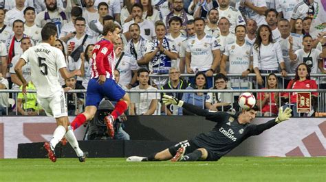 Courtois se hizo gigante: sus dos tapadas claves en el derbi - AS.com