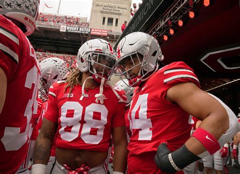 Ohio State TE headbutts Michigan player in heated exchange (Video)