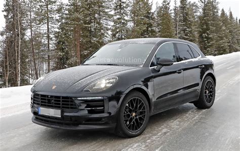 2018 Porsche Macan Facelift Spied Undergoing Winter Testing - autoevolution