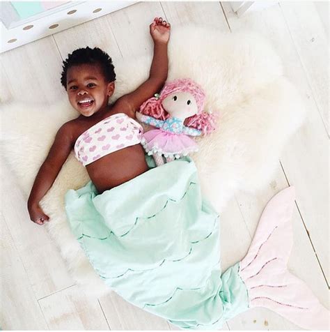 {DIY} Mermaid Tail Blanket | Simply Tale