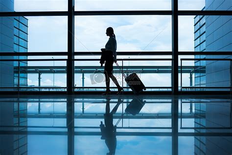 商务女性出差在机场候机高清图片下载-正版图片501648747-摄图网