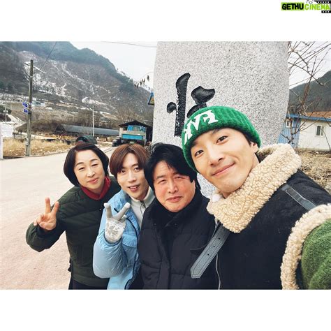 Dong Hyun-bae Wiki, Biography, Age, Photos, Spouse and more