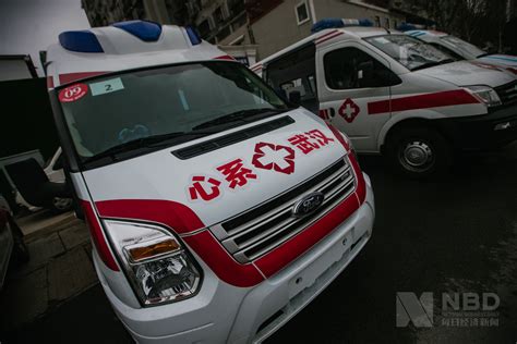 图集｜救护车上的“战疫”——记者跟拍武汉急救站出车全程 | 每经网