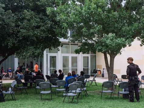 Texas School Shooting : Texas shooting triggers another gun control ...