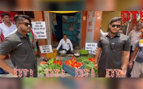 Varanasi: SP worker hires bouncers to 'guard' tomatoes at his vegetable ...