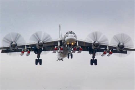 俄4架轰炸机逼近阿拉斯加 美出动F-22机群拦截 _光明网