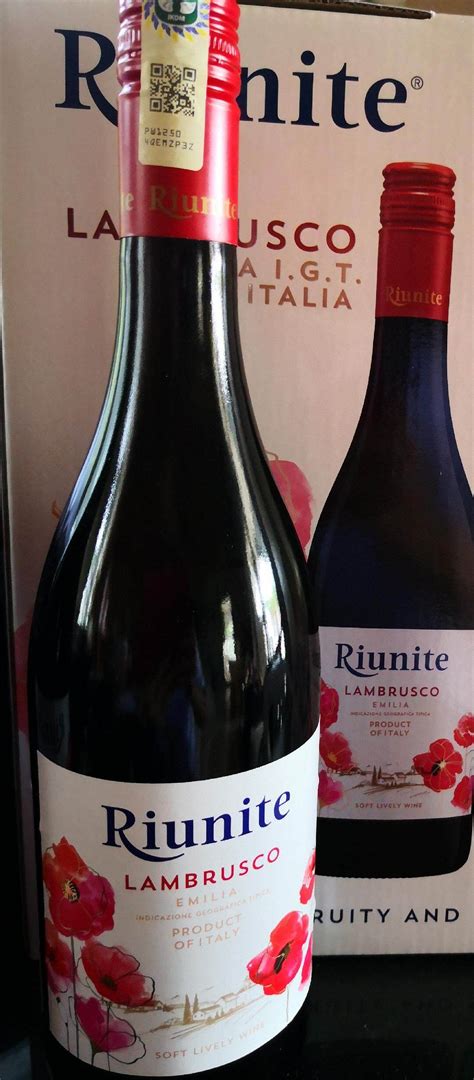 Riunite Lambrusco Emilia Italia red wine | Lazada