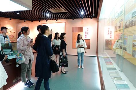 南通大学艺术学院组织2020级美术学（师范）专业学生参观校史馆与张謇教育史馆