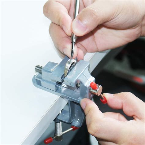 Work Bench with Vice 的图像结果