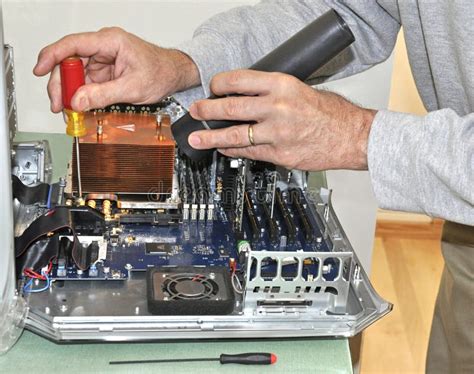 Image of a Computer Network with File Server 的图像结果