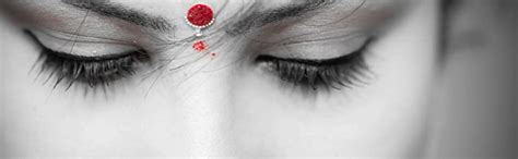 SUNAINA Spiral DOUBLESHADE Multicolour Bindi Book for Women with 1 ...