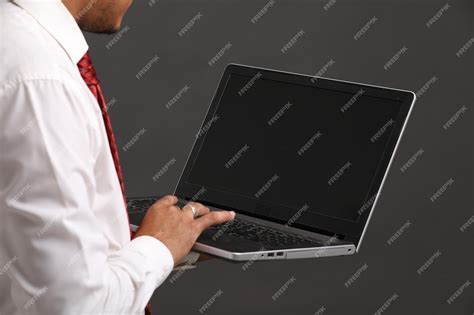 Banker Using Computer 的图像结果