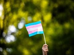 Pakistan: Transgender community accuses police of forced evictions in ...
