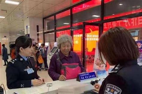 哈市首个老年人出入境窗口：不用自己填表护照3分钟办完_新浪黑龙江_新浪网