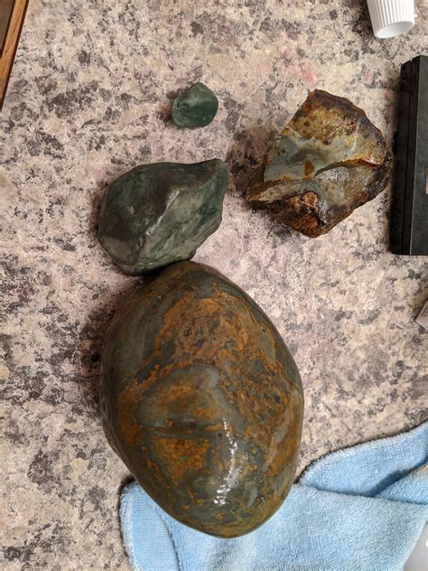 Jade? Found on the Oregon coast : r/whatsthisrock