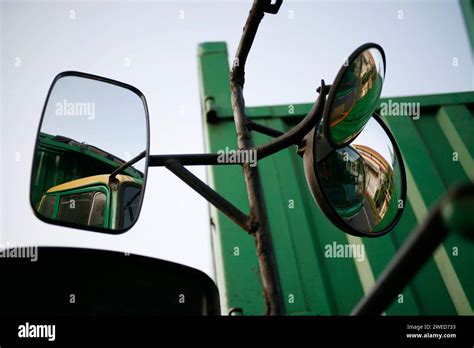 Front View Mirror 的图像结果