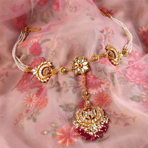 Radiant Glass Kundan Maang Tikka