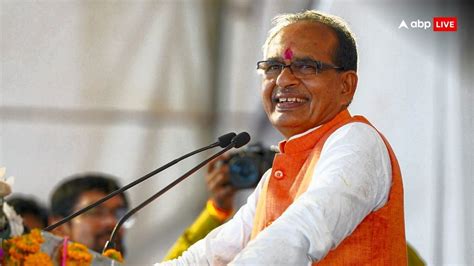 Shivraj Chouhan Drives Tractor With Farmers In Punjab's Patiala — WATCH