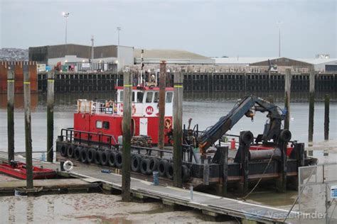 BIG RON, Tug - Details and current position - MMSI 235018062 - VesselFinder