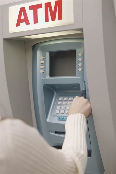 上海部分银行ATM机存取一体功能受限，“仅存款”、“仅取款”是为何？_新浪财经_新浪网