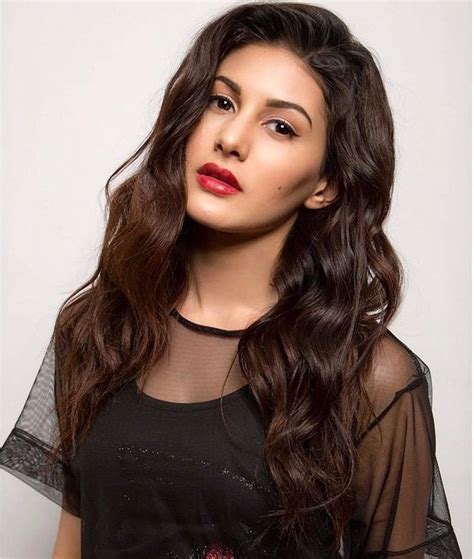 Amyra Dastur Age, Height, Boyfriend, Parents, Movies, Biography, Wiki