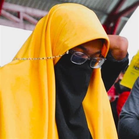 Putri Ayu - History teacher - ₹199/h