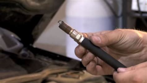 How to Install Spark Plug Insert Small Engine 的图像结果