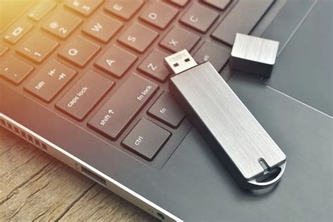Using a Thumb Drive 的图像结果