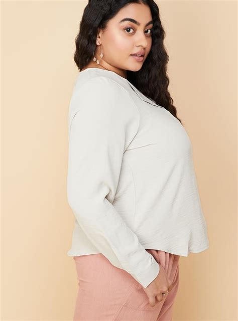 Buy Women Textured V-Neck Top Online at just Rs. 899.0 - 1000013686877 ...